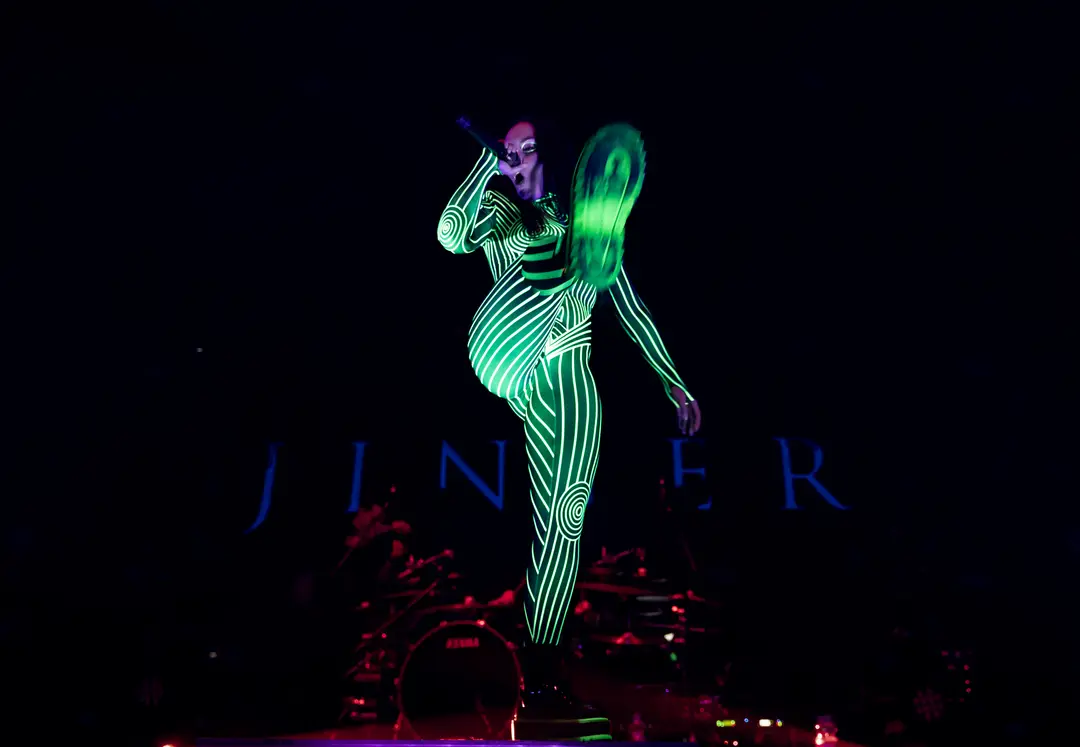 Jinjer live als Silhouette (Sporthalle Hamburg, Hamburg)